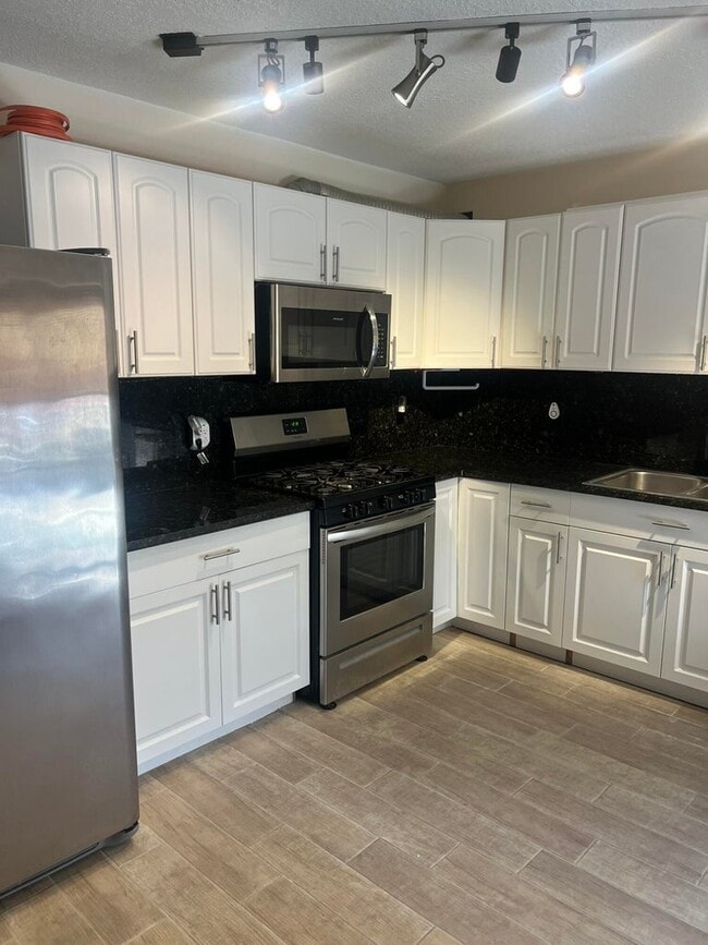 Photo - 2318 Waterside Dr