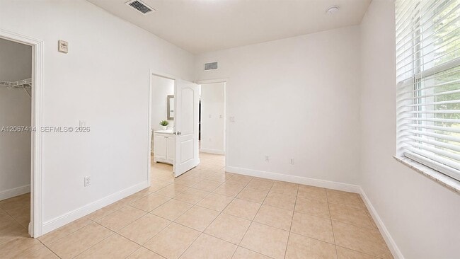 Photo - 1652 SE 28th St Unidad 200