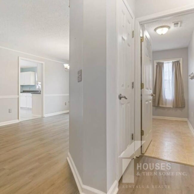 Photo - 110 Stonington Way