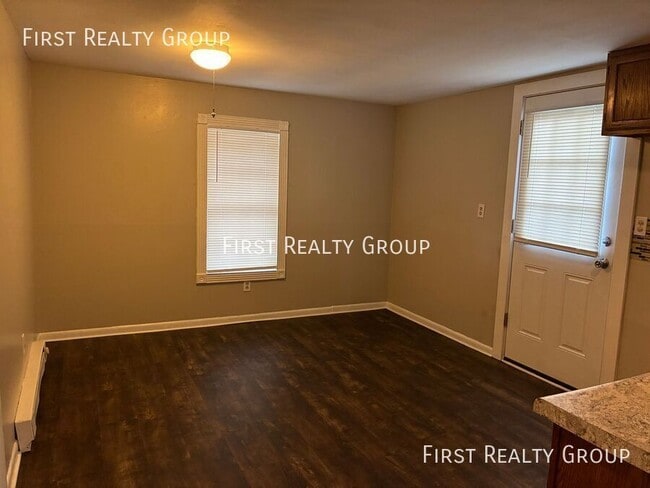 Photo - 140 E Market St Unit #B