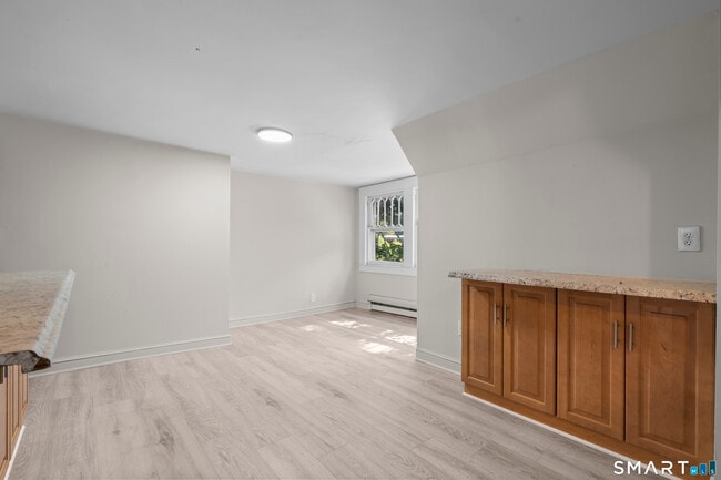 908 Main St