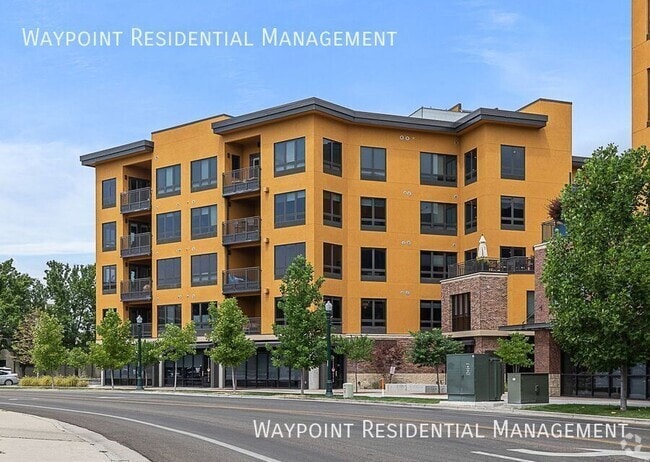Building Photo - 880 W River St Rental