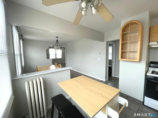 Photo - 108 Concord St Unit 3rd Floor