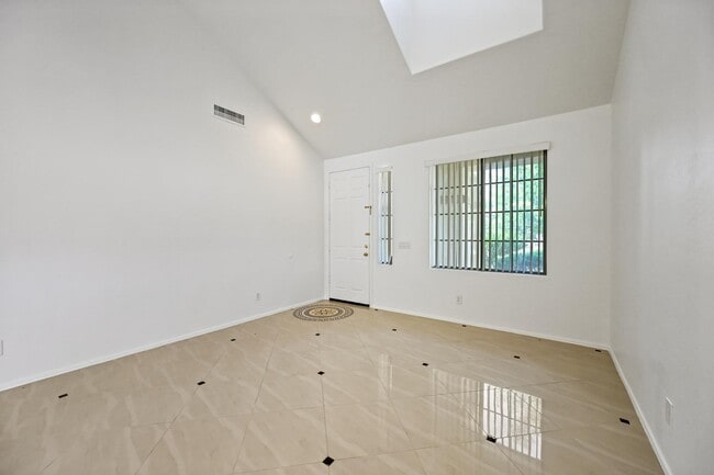 Photo - 1483 E Mia Ln