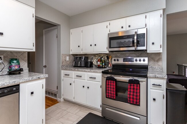 Photo - Peaceful Bi-Level Home in a Quiet Cul-de-Sac