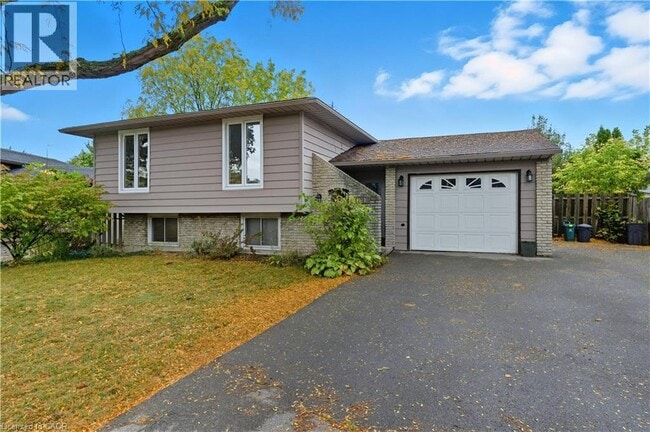 Photo - 111 Britten Close