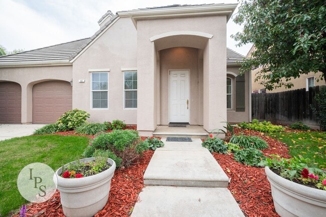 Photo - North Clovis Home, 3BR/2BA, Built 2005 - Lots of Amenities!