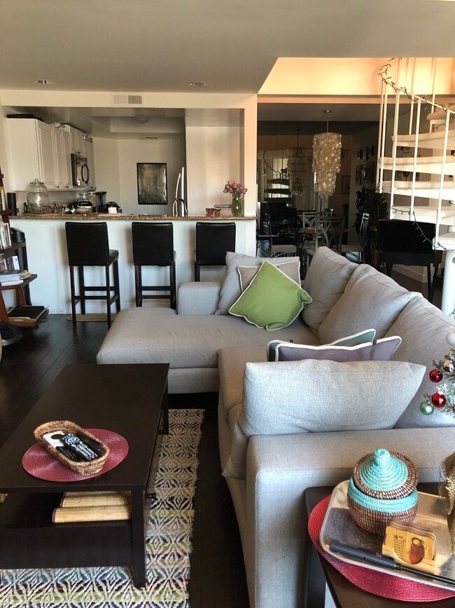 Living Room - 1808 Manning Ave Unit 302