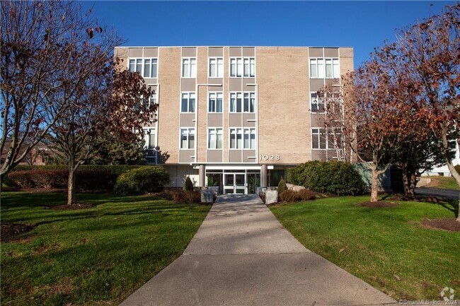Building Photo - 1028 Farmington Ave Unit APT 1G