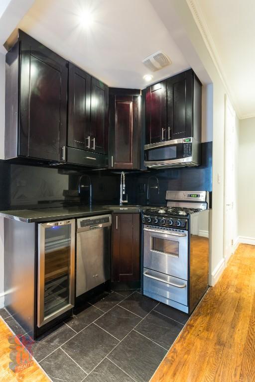 Building Photo - 250 Mott St Rental