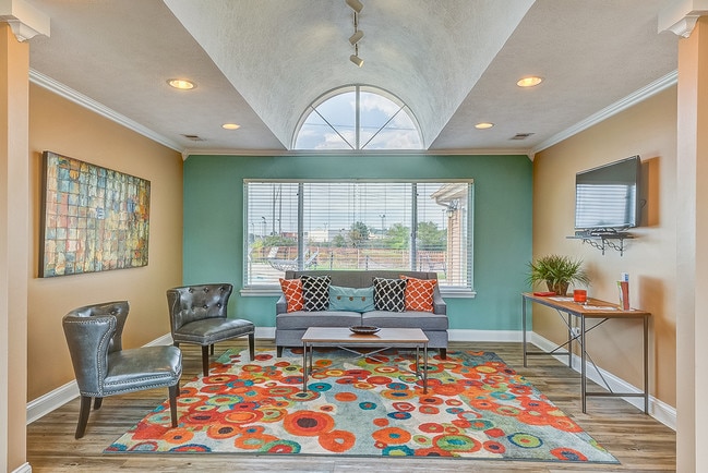 Cross Creek Apartments