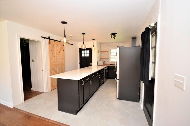 Photo - 1009 N Hills Dr