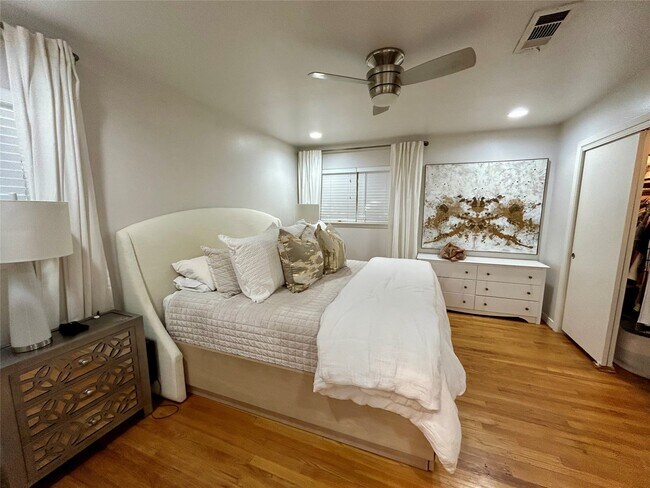 Photo - 9914 Larston St