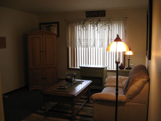 Circle Pines Apartments