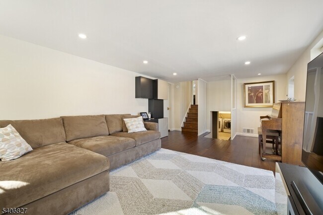 Photo - 23 Victor Ave