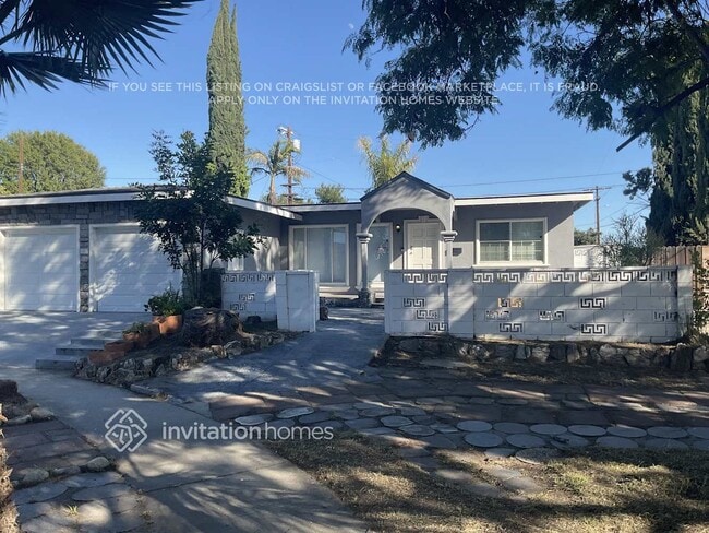 Building Photo - 8002 Crosnoe Ave