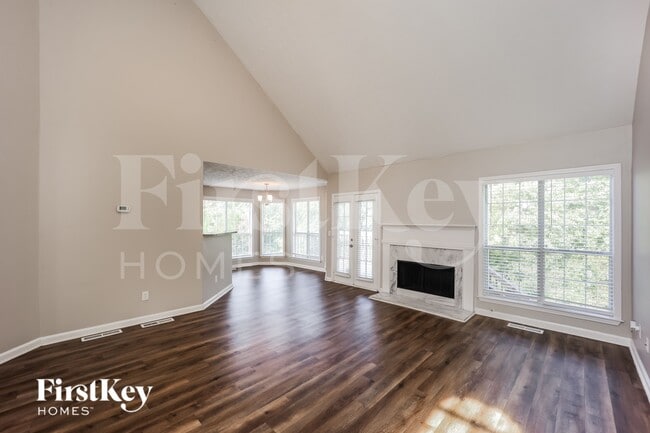 7956 Clearview Cir