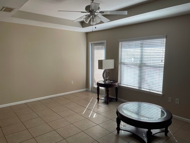 Building Photo - 741 White Dr Unit 22