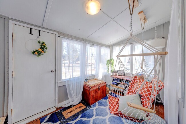 Photo - Pet Friendly 2 bed/ 1 bath single family h...