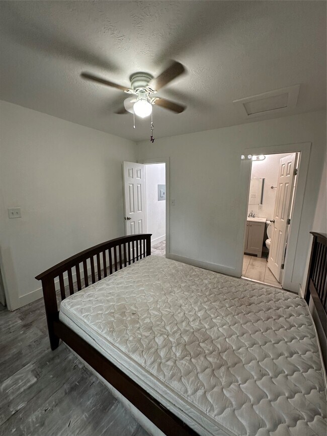 Photo - 1405 Miles St