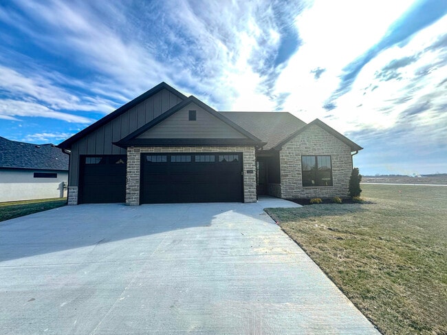 Building Photo - 5316 Buttercup Dr