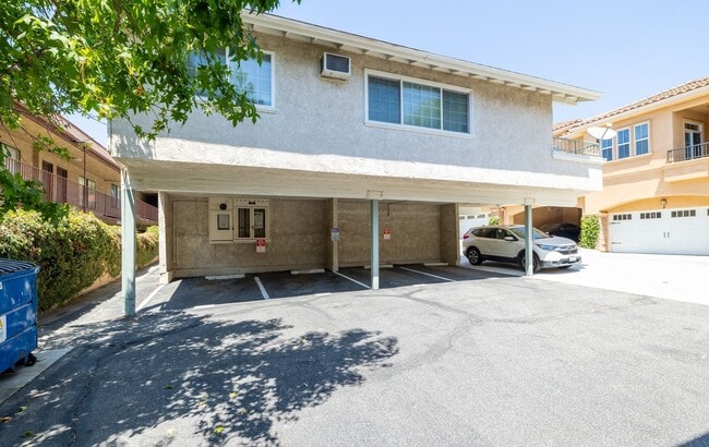 Photo - 5302 Colodny Ave