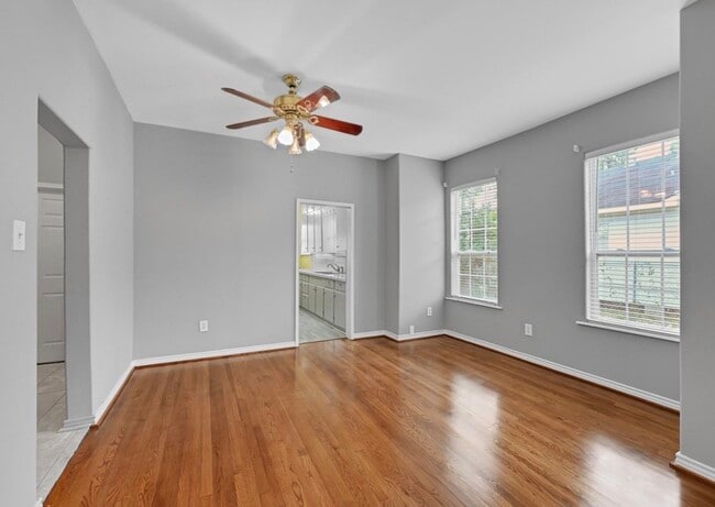 Photo - 2418 Delafield St