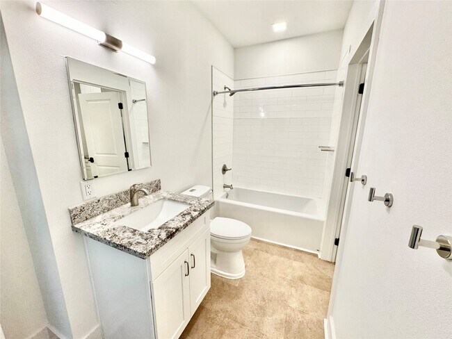 Photo - 2102 Mechanic St Unidad 105