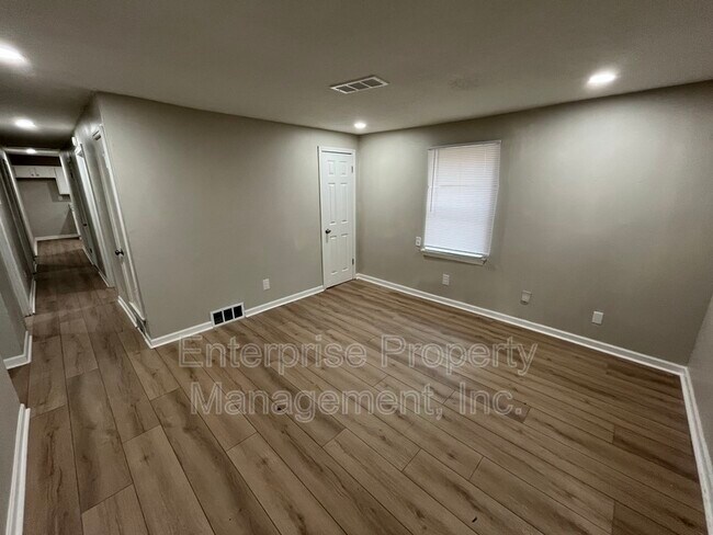 Photo - 865 Haynes St