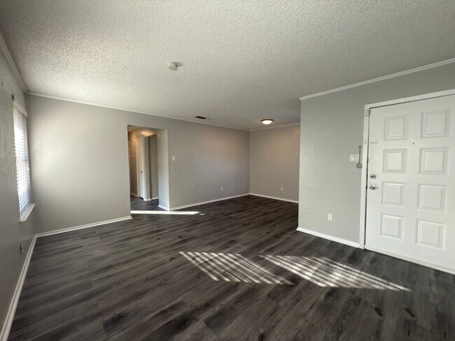 Photo - 8910-8910 Greenmound Ave Unidad 8912 Greenmound Ave