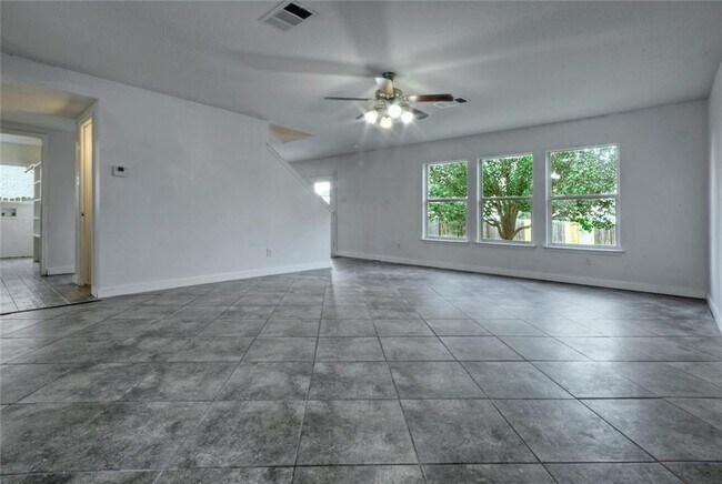 Photo - 302 Sunny Brook Dr