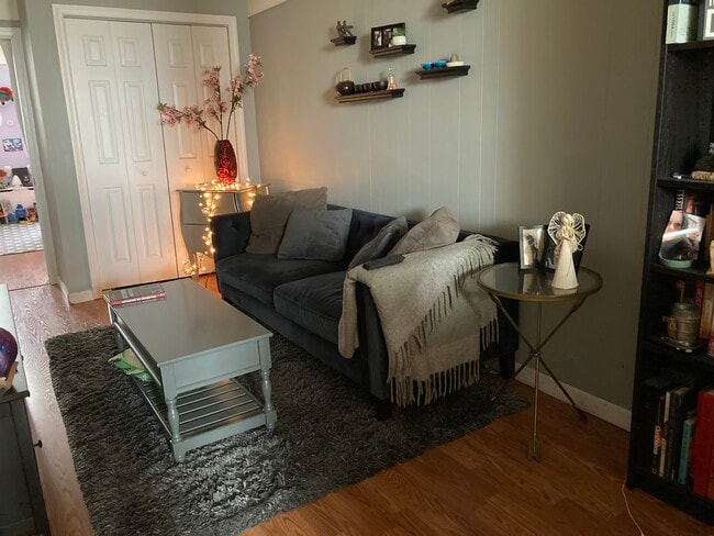 Photo - 475 Monmouth St Unidad 3