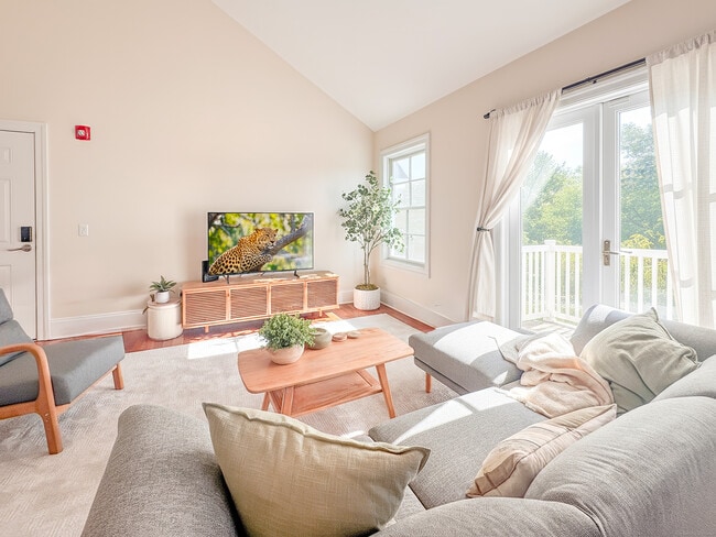 Photo - 130 Post Rd W Unidad Penthouse