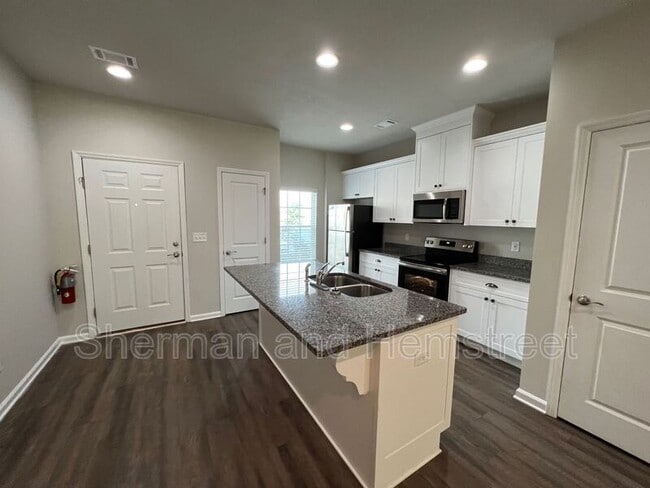 Photo - 672 Dobhill Ln Unit 672