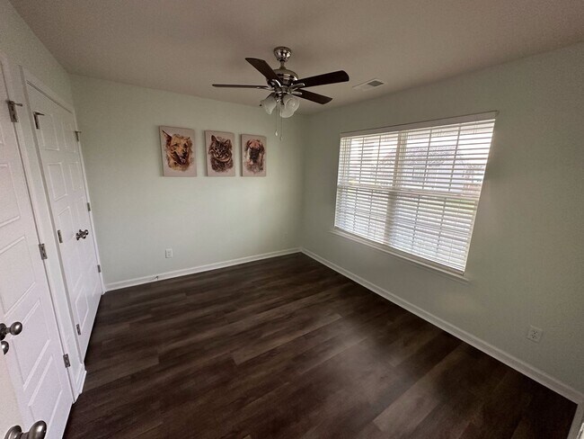 Photo - Spacious 4-Bedroom Home in Family-Friendly...