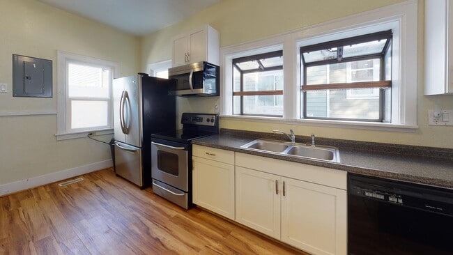 Photo - 2808 E Spring St