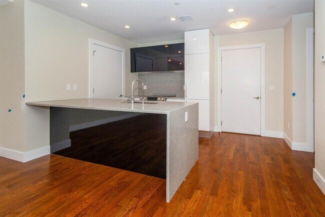 Photo - 906 E 2nd St Unit 109