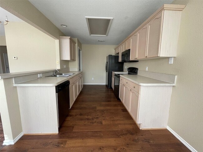 Photo - 4601 St Thomas Pl