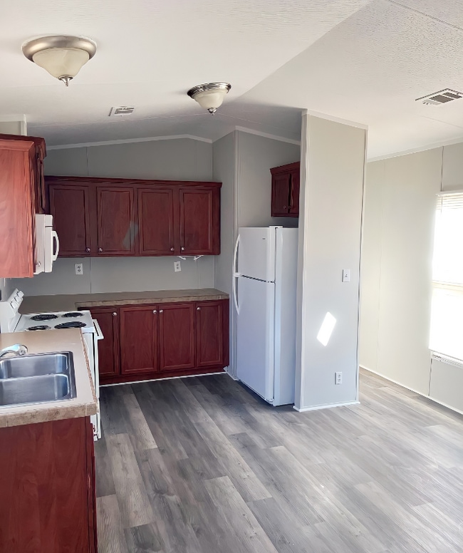 Photo - 110 N Michigan St