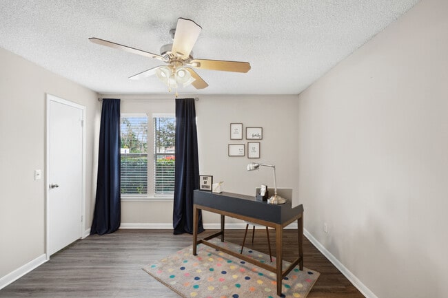 Secondary Bedroom / Office
