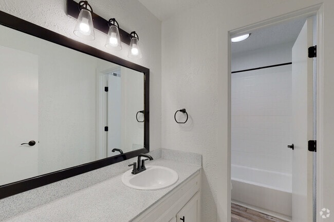 2BR, 1.5BA - 1036SF Townhouse