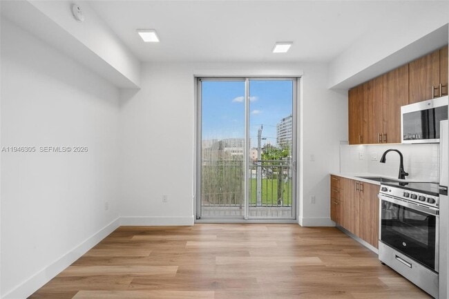 Photo - 650 SW 1st St Unit 406