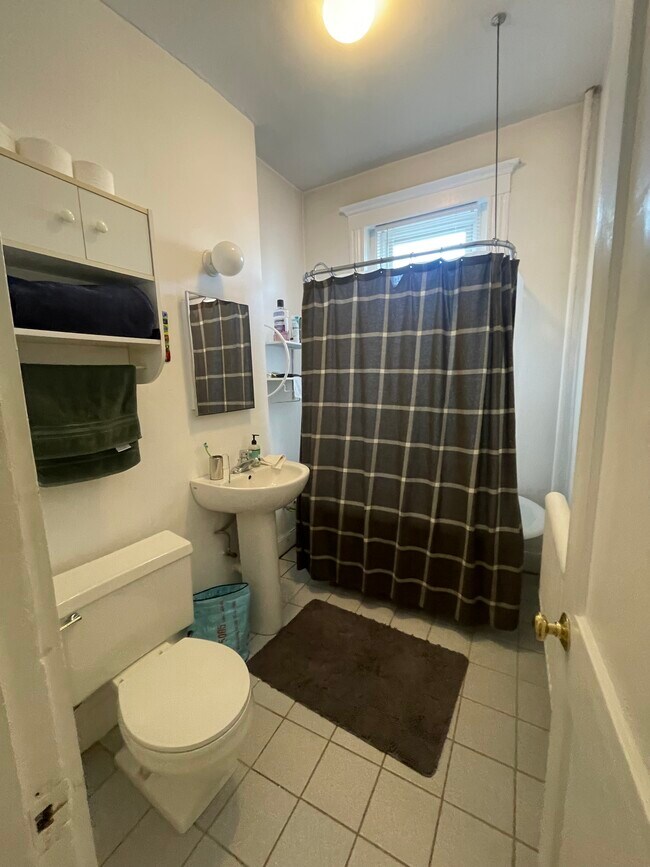 198 Strathmore Rd Unit 3