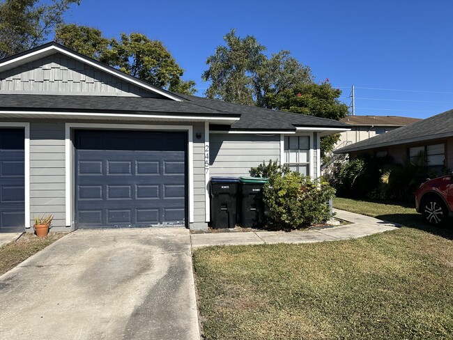 Right side Duplex on South Downtown Orlando - 2457 Fielding Court Townhome