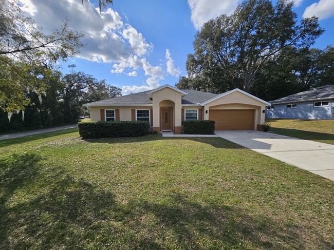 Front yard - 1125 N Carpenter Ave Casa