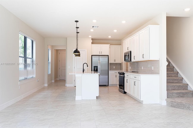 Photo - 8648 Escue St