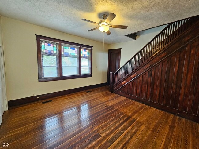 Photo - 408 S Main St