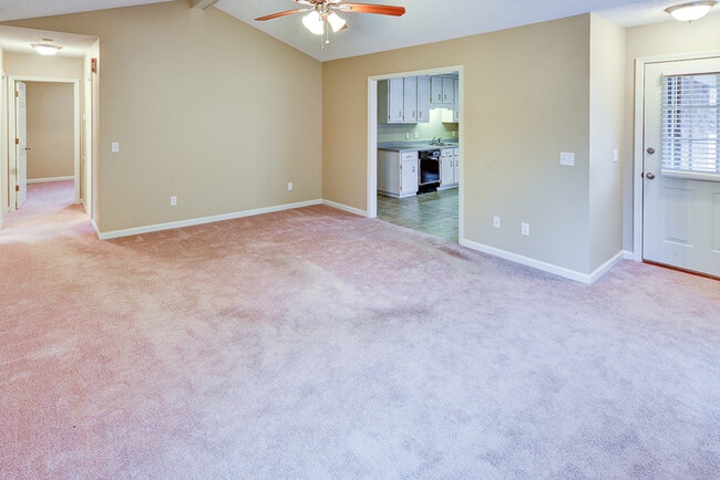 Photo - 149 Hollington Dr NE