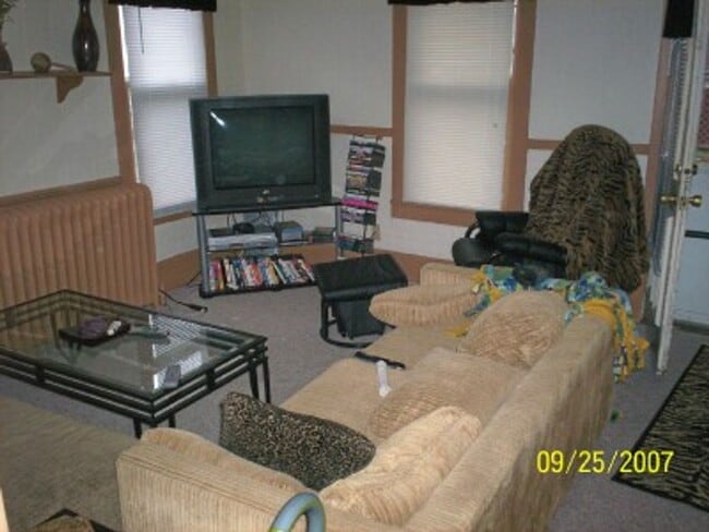 Photo - Spacious 3-Bedroom House with Parking & Pr... Unit 539