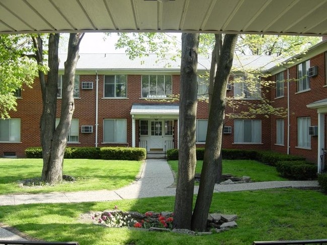 Mauer Manor Apartments - Mauer Manor Apartments
